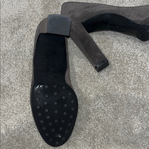 Tod's Gray Suede Heels Rounded Toe - Picture 6 of 7